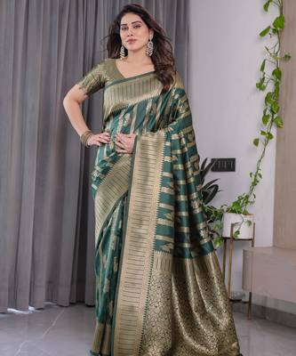 Green elegant zari woven banarasi silk sarees with attached blouse 2