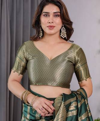 Green elegant zari woven banarasi silk sarees with attached blouse 4