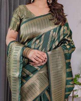 Green elegant zari woven banarasi silk sarees with attached blouse 5