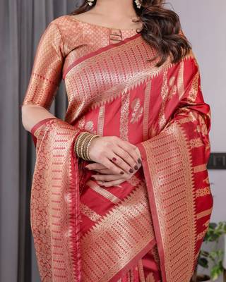 Red elegant zari woven banarasi silk sarees with attached blouse 5