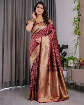 Maroon elegant zari woven banarasi silk sarees with attached blouse 2