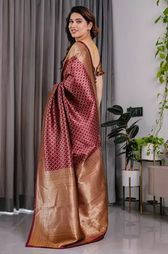 Maroon elegant zari woven banarasi silk sarees with attached blouse