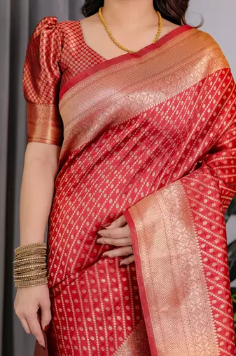 Red elegant zari woven banarasi silk sarees with attached blouse