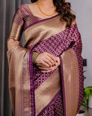 Wine elegant zari woven banarasi silk sarees with attached blouse 5