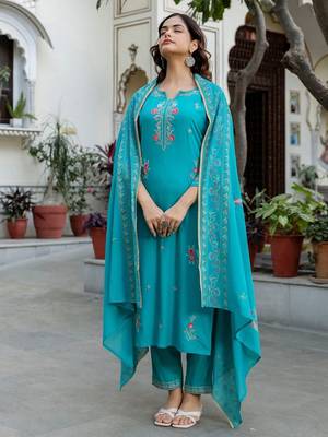 Women Floral Embroidered Thread Work Kurta with Trousers & With Dupatta 1