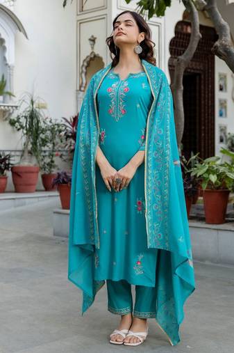 Women Floral Embroidered Thread Work Kurta with Trousers & With Dupatta