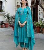 Women Floral Embroidered Thread Work Kurta with Trousers & With Dupatta