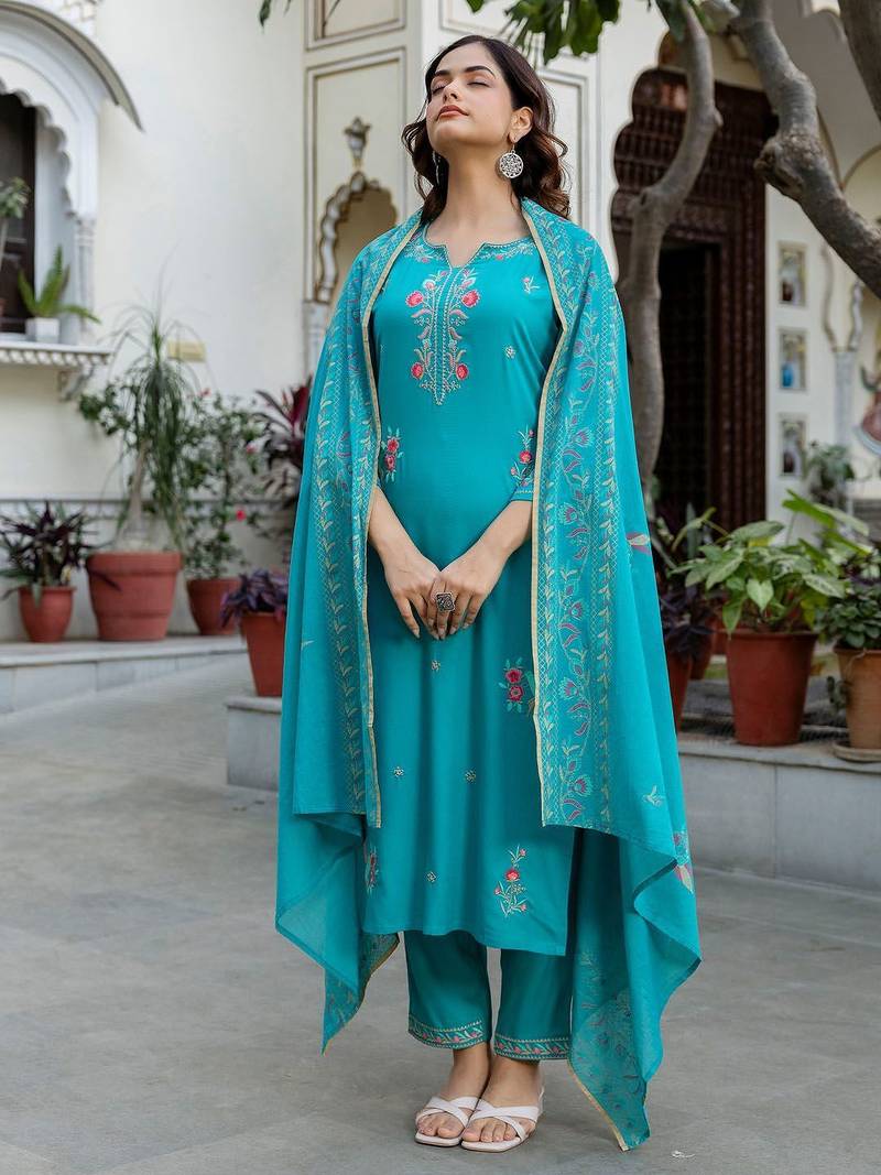 Women Floral Embroidered Thread Work Kurta with Trousers & With Dupatta