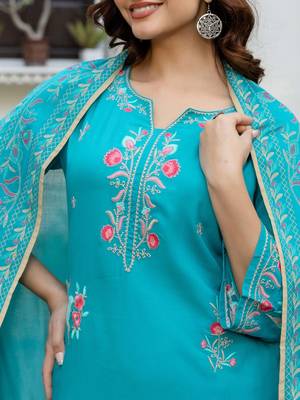Women Floral Embroidered Thread Work Kurta with Trousers & With Dupatta 2