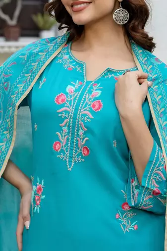 Women Floral Embroidered Thread Work Kurta with Trousers & With Dupatta