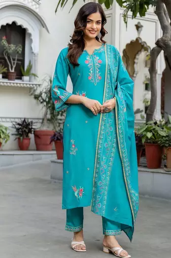 Women Floral Embroidered Thread Work Kurta with Trousers & With Dupatta