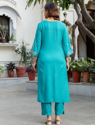Women Floral Embroidered Thread Work Kurta with Trousers & With Dupatta 4