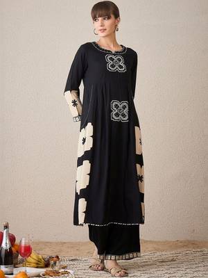 Women Printed Panelled Thread Work Kurta with Trousers 1