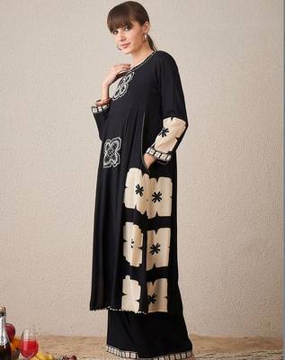 Women Printed Panelled Thread Work Kurta with Trousers 4