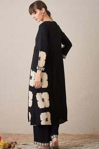 Women Printed Panelled Thread Work Kurta with Trousers