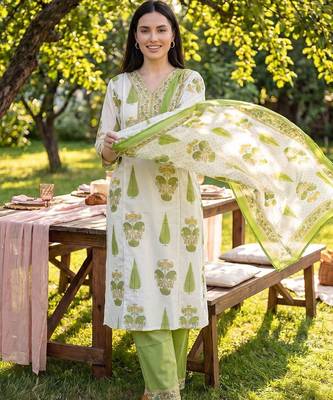 Women Floral Printed Cotton Kurta with Trousers & With Dupatta 1