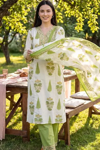 Women Floral Printed Cotton Kurta with Trousers & With Dupatta