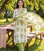 Women Floral Printed Cotton Kurta with Trousers & With Dupatta