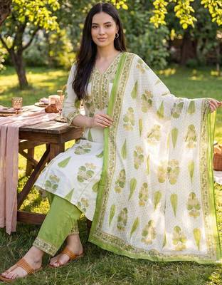 Women Floral Printed Cotton Kurta with Trousers & With Dupatta 2