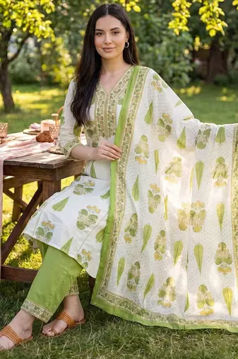 Women Floral Printed Cotton Kurta with Trousers & With Dupatta
