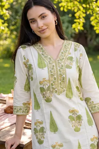 Women Floral Printed Cotton Kurta with Trousers & With Dupatta