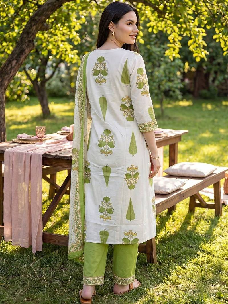 Women Floral Printed Cotton Kurta with Trousers & With Dupatta