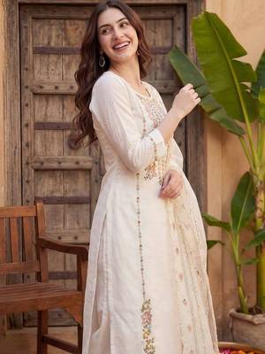 Women Floral Embroidered Thread Work Cotton Kurta with Trousers & With Dupatta 3