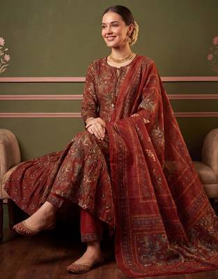 Women Floral Printed Tiered Cotton Kurta with Trousers & With Dupatta 1