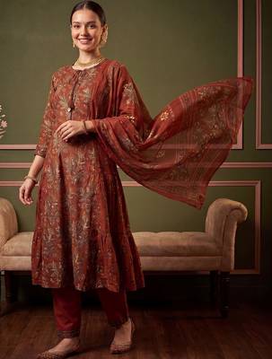 Women Floral Printed Tiered Cotton Kurta with Trousers & With Dupatta 2