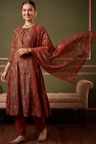 Women Floral Printed Tiered Cotton Kurta with Trousers & With Dupatta