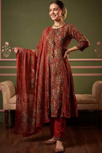 Women Floral Printed Tiered Cotton Kurta with Trousers & With Dupatta