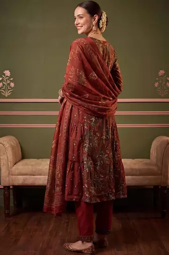 Women Floral Printed Tiered Cotton Kurta with Trousers & With Dupatta