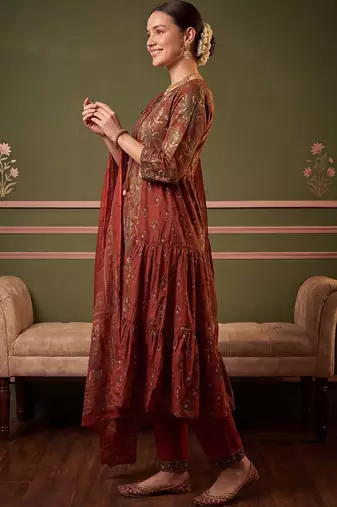 Women Floral Printed Tiered Cotton Kurta with Trousers & With Dupatta