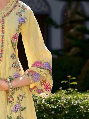 Women Floral Embroidered Cotton Kurta with Trousers & Dupatta 7