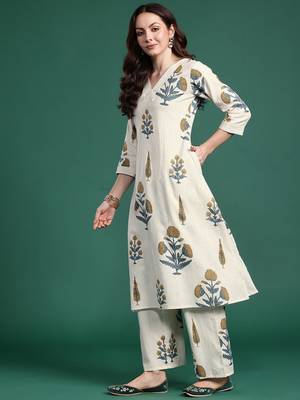 Floral Printed Cotton Kurta with Palazzos 5