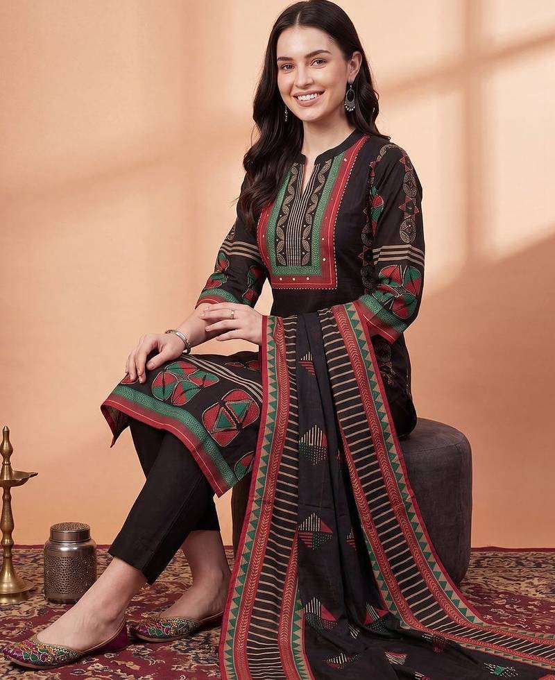 Women Ethnic Motifs Printed Cotton Kurta with Trousers & With Dupatta