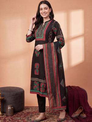 Women Ethnic Motifs Printed Cotton Kurta with Trousers & With Dupatta 3