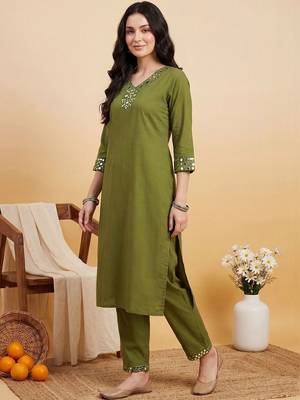Women Mirror Work Kurta with Trousers 4