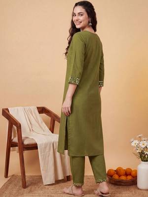 Women Mirror Work Kurta with Trousers 6