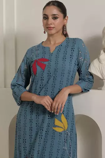 Women Floral Embroidered Thread Work Cotton Kurta with Trousers