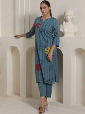 Women Floral Embroidered Thread Work Cotton Kurta with Trousers 5