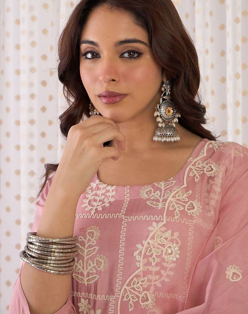 Women Ethnic Motifs Embroidered Thread Work Kurta with Trousers & With Dupatta