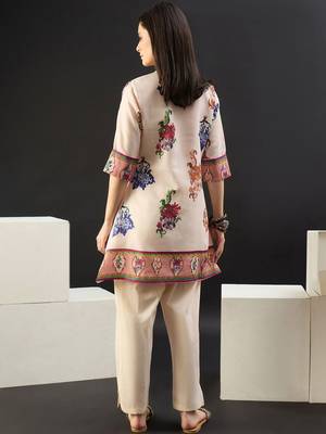 Women Floral Printed Pleated Cotton Kurti with Trousers 5