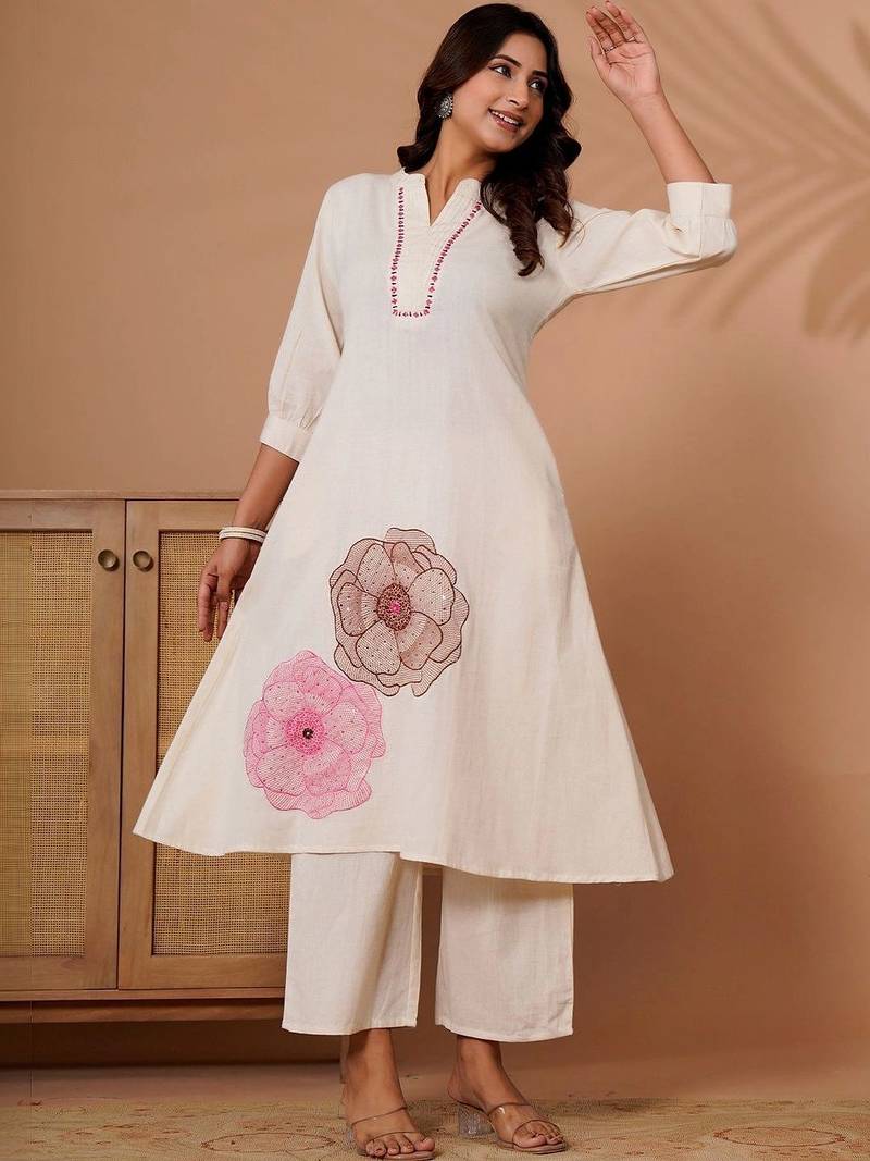 Women Floral Embroidered Thread Work Kurta with Palazzos