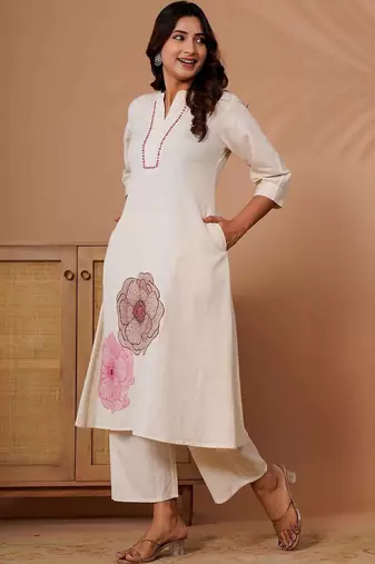 Women Floral Embroidered Thread Work Kurta with Palazzos