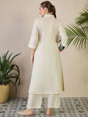 Women Geometric Printed Cotton Kurta with Trousers 4