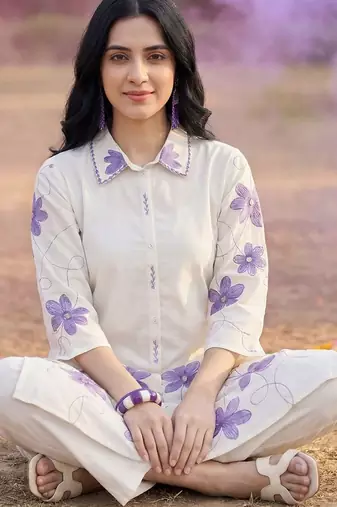 Women Floral Embroidered Thread Work Cotton Kurta with Trousers
