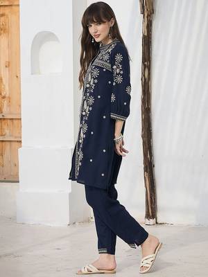 Ethnic Motifs Embroidered Thread Work Kurta With Trousers 3