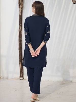 Ethnic Motifs Embroidered Thread Work Kurta With Trousers 4