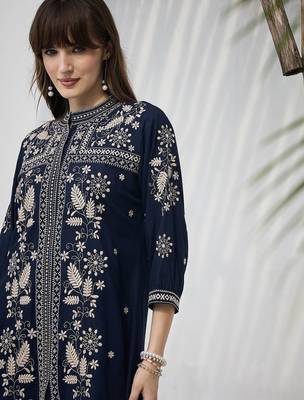 Ethnic Motifs Embroidered Thread Work Kurta With Trousers 7